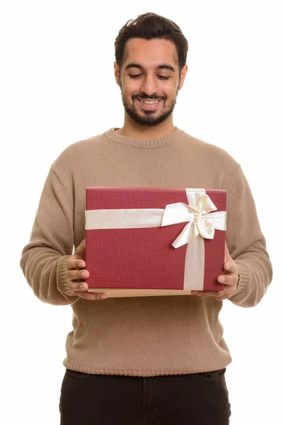 Jovem feliz indiano homem caixa de presente de abertura pronto para Valentines da — Fotografia de Stock