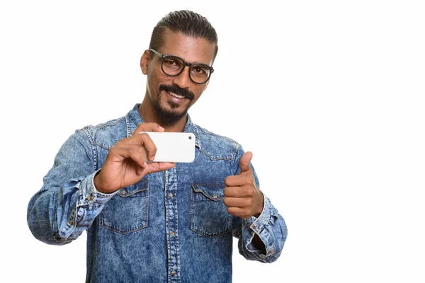 Індійська юнак щасливі беручи малюнок з мобільного телефону і Гіві — стокове фото