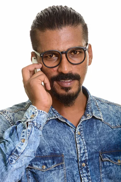Young Indian man talking on mobile phone — Stock Photo, Image