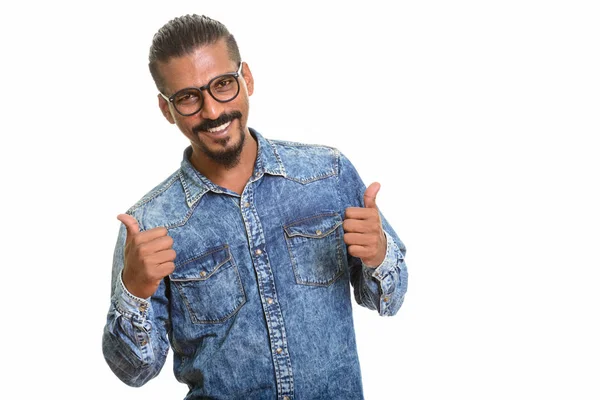 Jovem homem indiano feliz dando polegares para cima — Fotografia de Stock