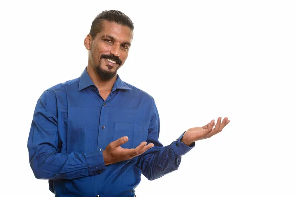 Portret szczęśliwy indyjski biznesmen Wyświetlono coś — Zdjęcie stockowe
