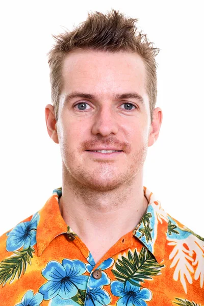 Ansikte av lycklig man ler iklädd Hawaii skjorta redo för — Stockfoto