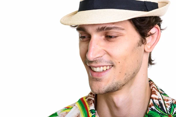 Close up de jovem feliz homem sorrindo enquanto olha para baixo — Fotografia de Stock