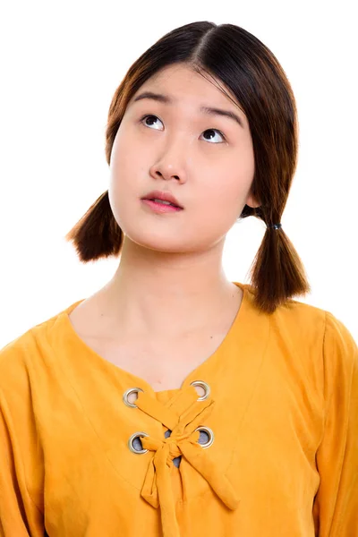 Gezicht van jong mooi aziatisch vrouw denken — Stockfoto