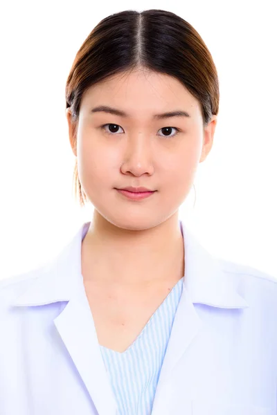 Volto di giovane bella donna asiatica medico — Foto Stock