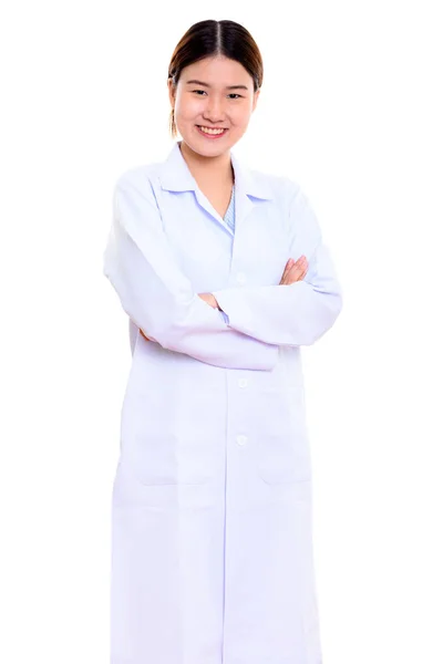 Молода жінка щаслива азіатських лікар посміхається і стоячи з руки cr — стокове фото