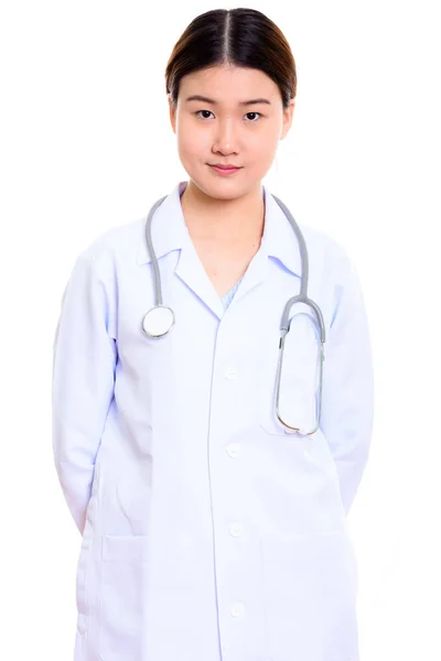 Studio colpo di giovane bella donna asiatica medico con le mani su — Foto Stock