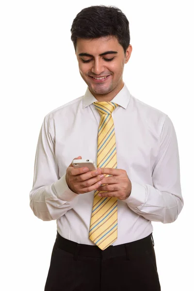 Junger glücklicher persischer Geschäftsmann mit Handy — Stockfoto