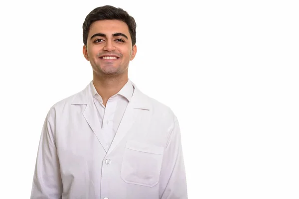 Jovem feliz persa homem médico sorrindo contra fundo branco — Fotografia de Stock