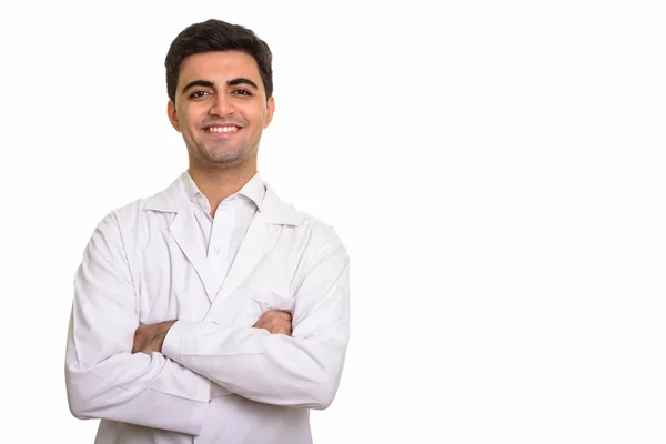 Jovem feliz persa homem médico sorrindo com os braços cruzados — Fotografia de Stock