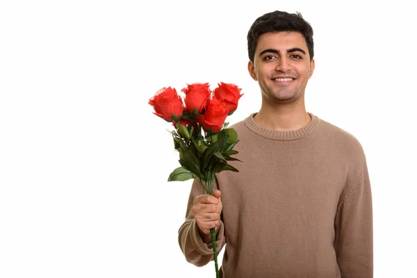 Joven hombre persa feliz sosteniendo rosas rojas listo para San Valentín — Foto de Stock