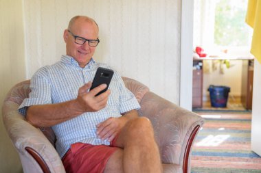 Mutlu komuta sizde telefonu evde kullanma