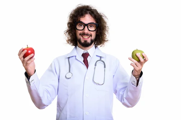 Glad man läkare ler medan du håller rött äpple och grönt äpple — Stockfoto