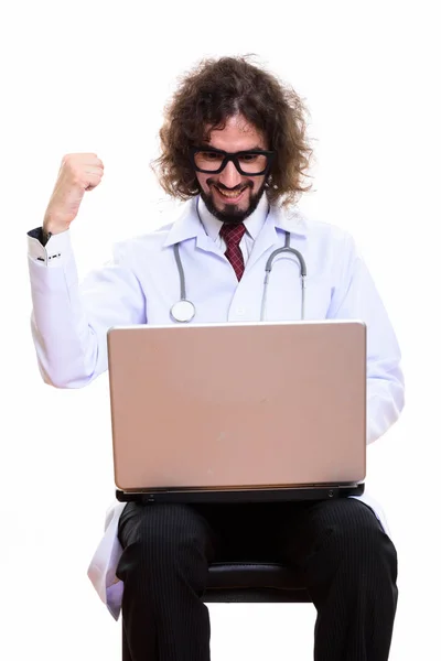 Studio shot of happy man doctor smiling while using laptop with — Stock Photo, Image