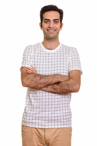 Retrato de jovem feliz persa homem sorrindo com os braços cruzados — Fotografia de Stock