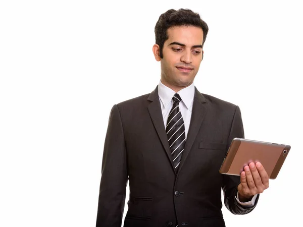 Retrato de jovem empresário persa segurando tablet digital — Fotografia de Stock