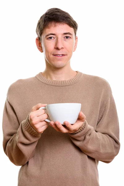 Студийный снимок человека, держащего чашку кофе — стоковое фото