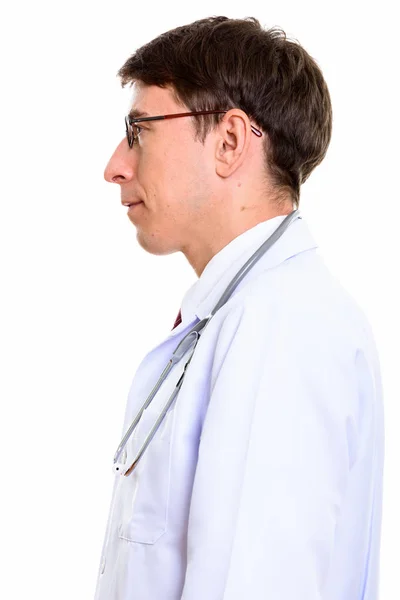 Вид профілю лікаря людини, що стоїть на білому тлі — стокове фото