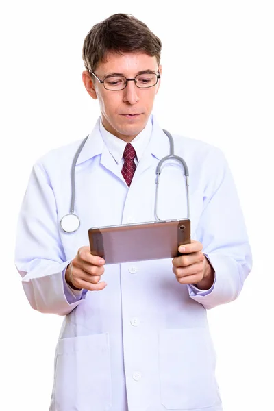 Estudio de hombre médico utilizando tableta digital — Foto de Stock