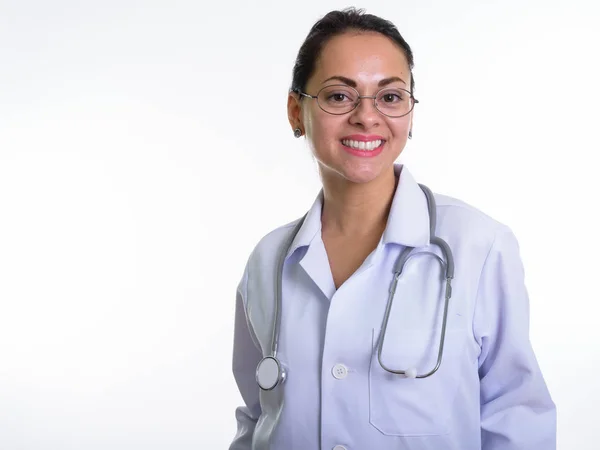 Close Mulher Bonita Feliz Médico Sorrindo Enquanto Vestindo Óculos Contra — Fotografia de Stock