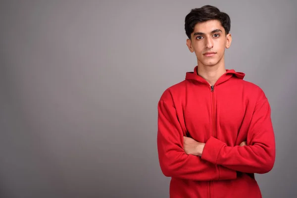 Jeune adolescent persan beau garçon sur fond gris — Photo