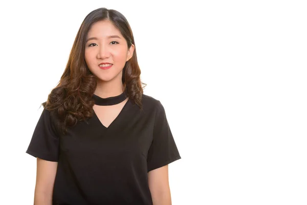 Retrato de la joven feliz empresaria asiática sonriendo —  Fotos de Stock