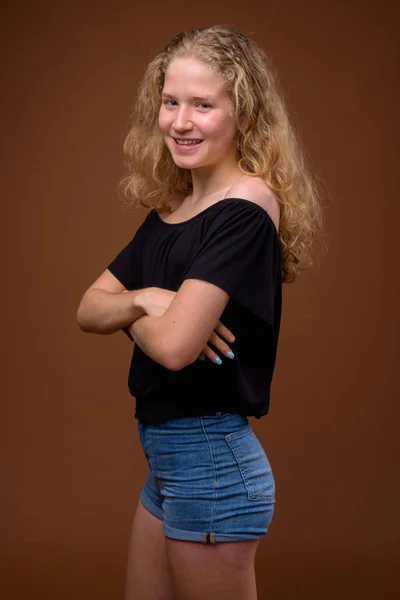 Profile view portrait of young beautiful blonde teenage girl smiling — Stock Photo, Image