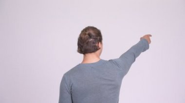 İşaret parmağı beyaz arka planı süre düşünme adamın arkadan görünüş