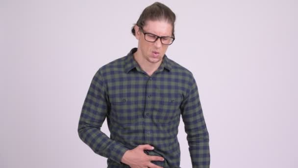 Stressed hipster man having stomach ache — Stock Video