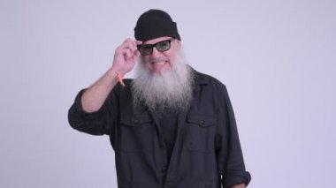 Mutlu olgun iyi haber alma hipster adam sakallı