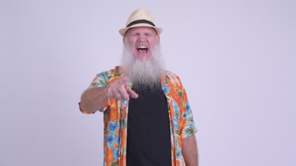 Happy mature bearded tourist man smiling and laughing while pointing to camera — Stock Video