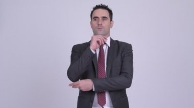 düşünme ve seyir yakışıklı işadamı