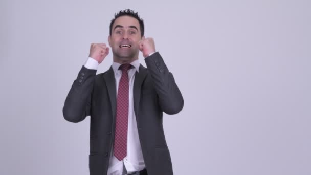 Счастливый красивый бизнесмен получает хорошие новости — стоковое видео
