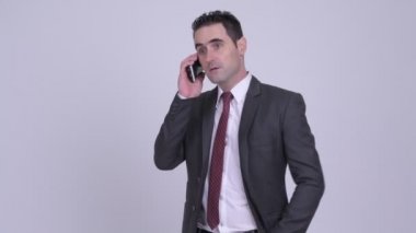 Telefonda konuşurken düşünme mutlu yakışıklı işadamı