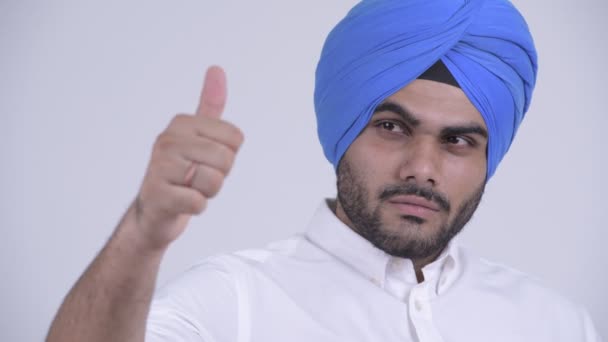 Estúdio Tiro Jovem Bonito Barbudo Indiano Sikh Homem Vestindo Turbante — Vídeo de Stock