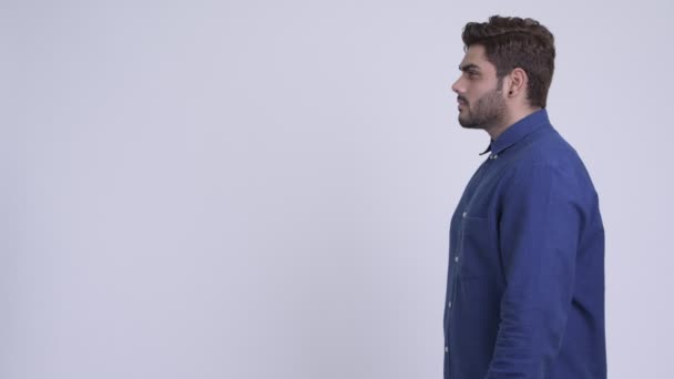 Genç sakallı Hintli işadamı profil görünümü — Stok video