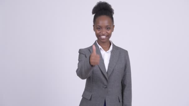 Jovem mulher de negócios Africano feliz dando polegares para cima — Vídeo de Stock