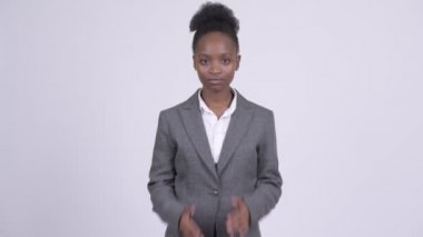 Genç Afrika işkadını gözleri üç bilge maymunlar kavram olarak kapsayan
