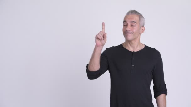 Lycklig Persiska man tänker medan pekande finger upp — Stockvideo