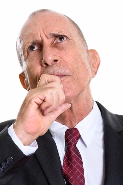 Gesicht eines leitenden Geschäftsmannes, der nachdenkt, während er nach oben blickt — Stockfoto