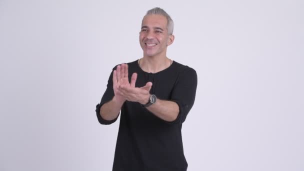 Щасливі Перська людина плескаючи руки на білому тлі — стокове відео