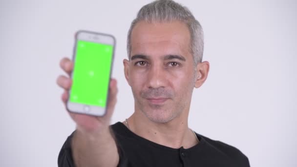 Mutlu Farsça yakışıklı gösteren telefon — Stok video