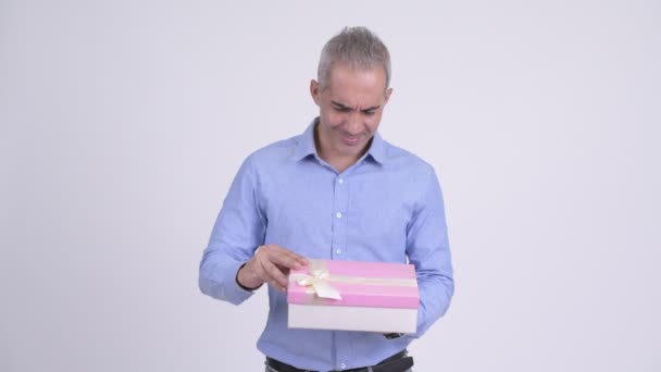 Happy Persian businessman opening gift box — Stock Video