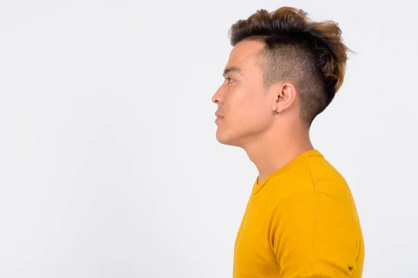 Vy av ansikte unga asiatiska människan mot vit bakgrund — Stockfoto