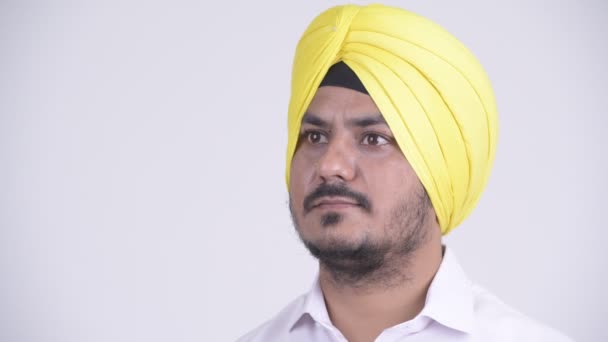 Rostro de feliz barbudo indio Sikh empresario con el pensamiento turbante — Vídeos de Stock