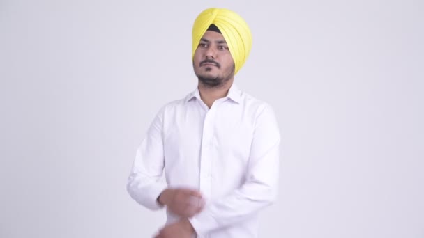 Happy bearded Indian Sikh businessman thinking and looking up — Stock Video