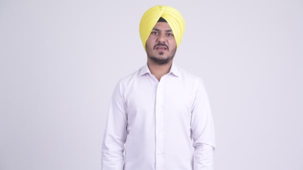 Studio Záběr Vousatých Indian Sikh Podnikatel Nosí Turban Proti Bílému — Stock video