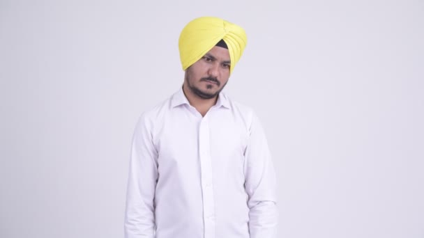 Bebaarde Indische Sikh zakenman lege geschenk doos — Stockvideo
