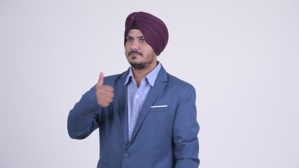 Heureux homme d'affaires indien sikh barbu donnant pouces vers le haut — Video