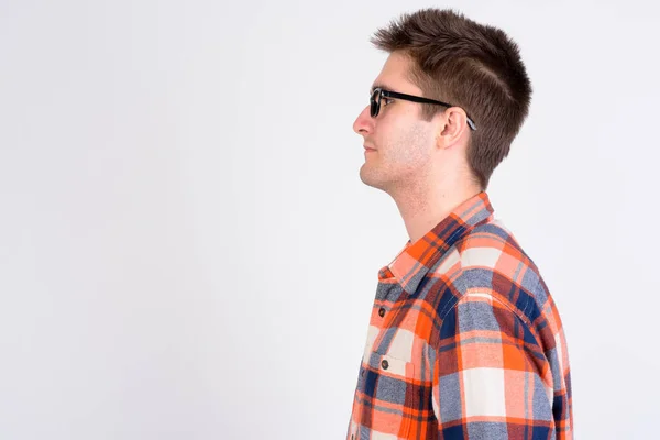 Vista del perfil de primer plano de un joven guapo con gafas — Foto de Stock